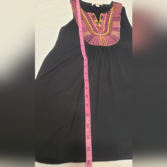 Ella Moss Women’s Black and Colorful Embroidered Sleeveless Top V Neck Size M - Picture 10 of 13